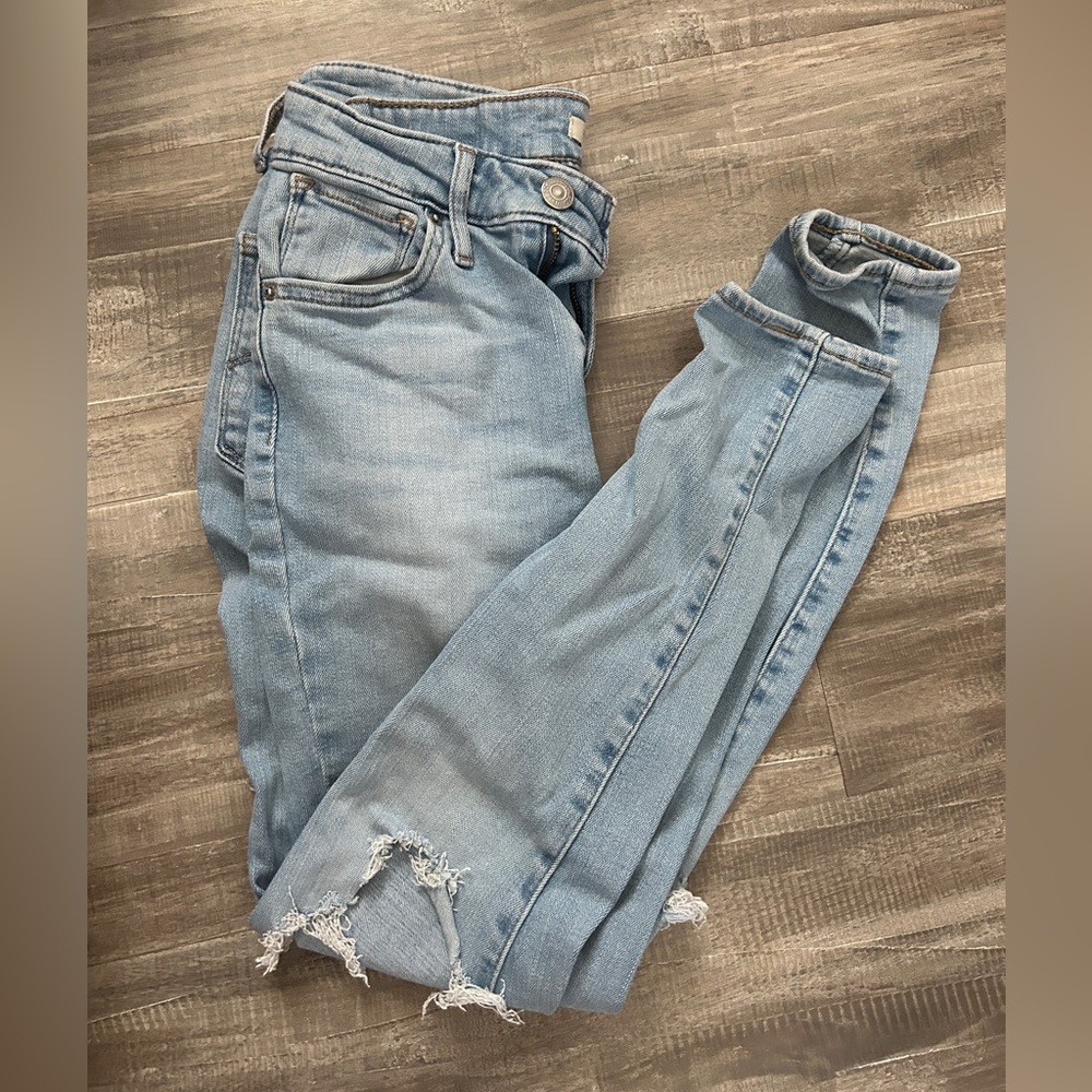 Levi’s 721 High Rise Skinny Ripped Jeans Size 25
